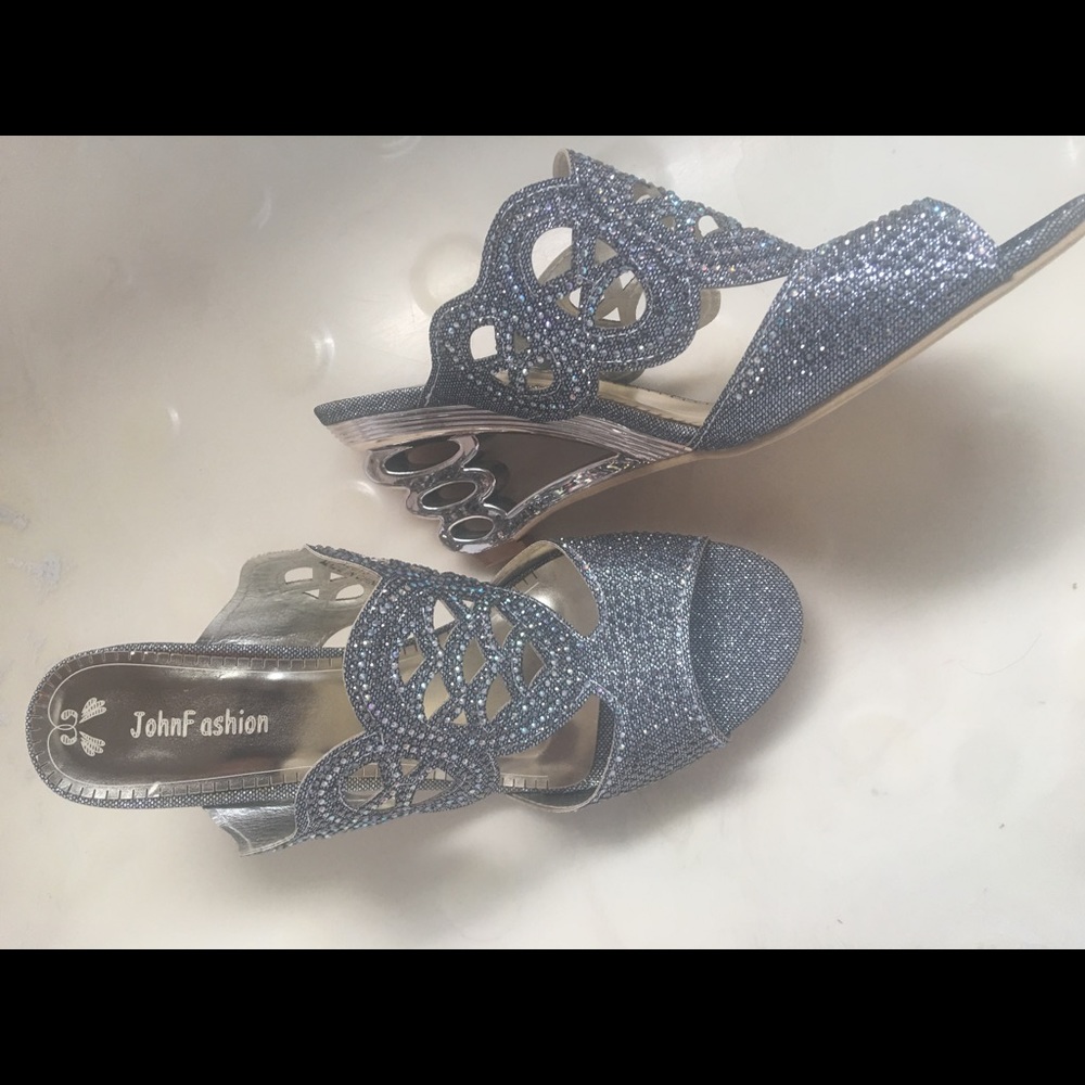 Silver sandals - Picture 3 of 8